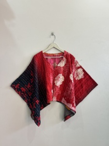 Haut traditionnel Kantha fait main, vintage, tie-dye pour femmes, style bohème, poncho, haut hippie - Product Image 1