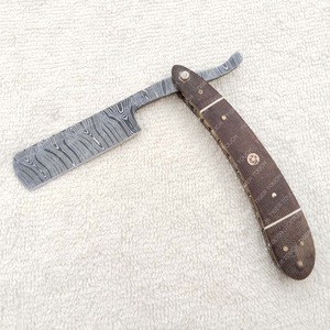 Navaja de afeitar medieval profesional con mango de cuerno y madera para barbería y salón, modelo TT-5523 - Product Image 6