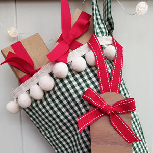 Chaussette de Noël à carreaux vert et blanc en coton doux avec décoration brodée - Product Image 2