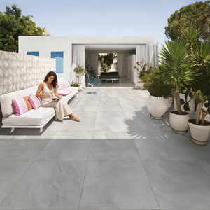 Baldosas de Porcelana Vistaar Hammer Stone Grey R11 de 20 mm de Grosor, Mate, para Exteriores, Resistentes, Antideslizantes, Enclavables, para Baño, Jardín y Pavimentación - Product Image 2