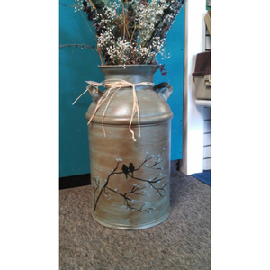 Jarra de metal galvanizado blanca estilo vintage para flores, ideal para decoración de bodas y jardines. - Product Image 3