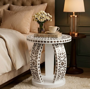Table d'appoint classique bleue et blanche avec incrustations en os et deux tiroirs, motifs floraux, disponible à prix de gros. - Product Image 2