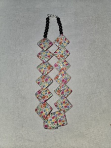 Abalorios Multicolor de Resina Hechos a Mano, Pintados a Mano, con Diseño Floral Personalizado, Joyería Promocional, Artesanía India Arif - Product Image 1