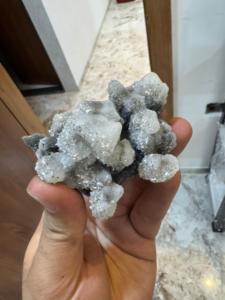 Calcedonia Negra y Gris de Alta Calidad con Stilbite |   Espécimen de Cristal de Colección Premium - Product Image 4