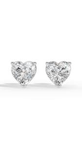 Encantadores pendientes solitarios de diamante en forma de corazón, diseñados con una brillanteza vibrante, ideados para celebraciones nupciales y momentos preciosos. - Product Image 2