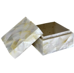 Boîte à bijoux de luxe en nacre, boîte de rangement en nacre, organisateur de bijoux haut de gamme, design artisanal incrusté de perles - Product Image 1