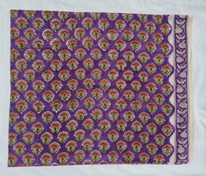 Paréo en coton imprimé à la main, motif floral violet, pour femme, style bohème, léger, idéal pour la plage ou comme cache-maillot de bain, pour l'été - Product Image 2