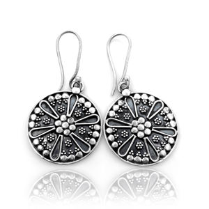 Pendientes de Plata de Ley 925 con Disco Floral Oxidado para Mujer – Joyería Colgante Boho Hecha a Mano - Product Image 5