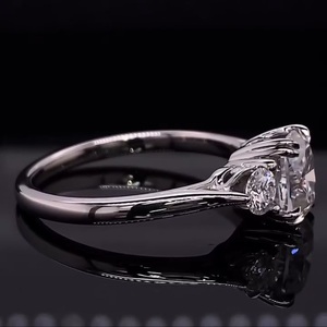 แหวนหมั้นผู้หญิง ทองคำแท้ 14K เพชรทรงกลมเจียระไนบริลเลียนท์ น้ำหนัก 1.86 กะรัต เกรด H VS2 พร้อมเพชรธรรมชาติ 3 เม็ดด้านข้างที่ได้รับการรับรอง - Product Image 3