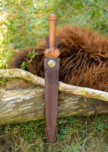 Couteau Viking Seax en acier à haute teneur en carbone forgé à la main, lame de 10 pouces, manche en bois et laiton, finition polie, ambidextre, couteau multi-usages - Product Image 4