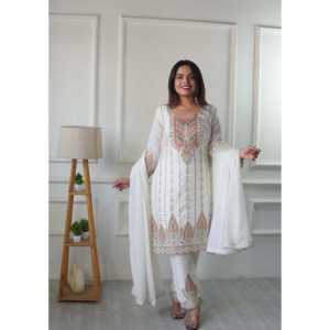 Top de Fiesta de Diseño Indio y Pakistaní con Trabajo de Lentejuelas, Incluye Dupatta - Product Image 3