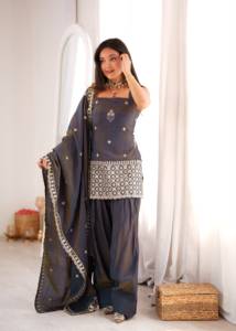 Conjunto de diseñador listo para usar: Top y dupatta de tela de seda Vichitra con bordado de lentejuelas, trabajo Dori y Jari, y pantalón Farshi Salwar. - Product Image 4