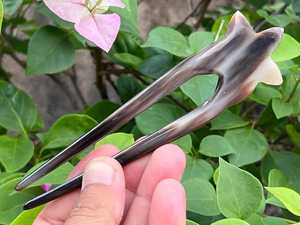 Pasador de Pelo de Cuerno de Búfalo Ecológico Hecho a Mano con Tema de Ángel, Forma Irregular, Accesorio para Bodas y Decoración del Hogar - Product Image 1