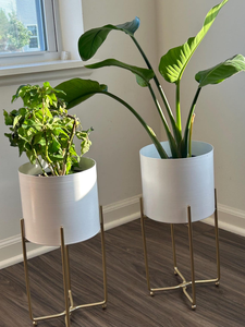Pots de fleurs modernes en métal blanc avec supports dorés, élégants porte-fleurs d'intérieur pour salon, bureau, chambre, balcon et luxe - Product Image 4