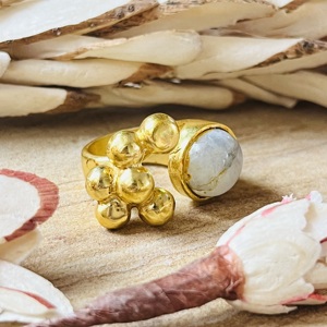 Bagues en pierre de lune au design unique, bague bohème en laiton pour femmes, plaqué or 18 carats, grappes de bulles, design ethnique pour la vente en gros/OEM/ODM - Product Image 5