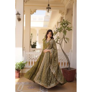 Vestido de Fiesta Lehenga Choli de Seda de Diseñador con Elegante Bordado - Product Image 3
