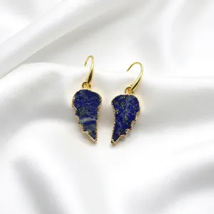 Boucles d'oreilles pendantes légères en laiton plaqué or 18 carats avec ailes en lapis-lazuli naturel, élégantes, prix de gros, approvisionnement en vrac - Product Image 1