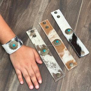 Brazalete de muñeca de cuero de vaca personalizado a la moda brazaletes con dos botones a presión ajustables muñequera de cuero genuino para Unisex - Product Image 4