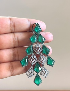 Boucles d'oreilles pendantes élégantes en argent plaqué de qualité supérieure avec pierres de zircon pour femmes, idéales pour les mariages et les soirées. - Product Image 3
