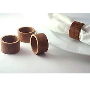 Anneaux de serviette en bois faits à la main, décoration de table en bois naturel pour salle à manger moderne, maison, restaurant - Product Image 2
