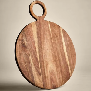 Tabla de cortar de madera hecha a mano con un diseño atemporal que complementa cualquier decoración y estilo de cocina por blossom craft india. - Product Image 1