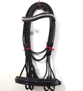 Brida negra de tachuela ecuestre inglesa de calidad superior con herrajes de acero inoxidable duraderos y acolchado para carreras de caballos - Product Image 1