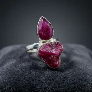 Bague Statement en Argent Sterling 925 avec Rubis Naturel, Faite à la Main, Pierre Précieuse Brute Unique, Bijou Bohème au Design Élégant pour Femme - Product Image 2