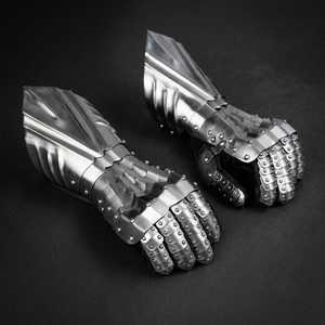 ถุงมือเหล็กโบราณทำมือ สไตล์ยุคกลาง ลายนูนแบบโมเดิร์น สำหรับนักรบ  ถุงมือเกราะกันกระแทกแบบกอธิค สำหรับงานเทศกาลยุคเรอเนซองส์ - Product Image 2