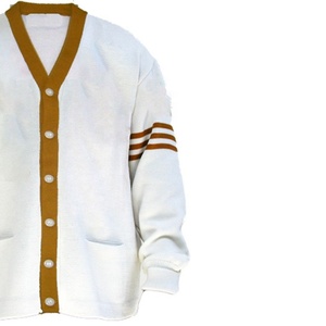 Cardigan en tricot personnalisé pour hommes, style universitaire, blanc, or, moutarde, col en V, OEM, tricotage de style universitaire pour hommes - Product Image 4
