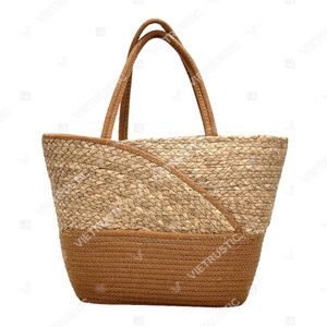 Collection de sacs fourre-tout à rayures et pompons, tissés à la main, durables, de la marque SIERRA - Product Image 3