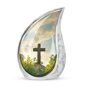 Cruz de la Esperanza: Urna de Plata Grabada en Forma de Lágrima con Incrustaciones Detalladas del Monte Calváriano y Adornos Laterales Intrincados Tallados a Mano - Product Image 2