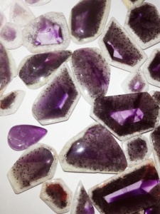 MAHNAJ GEMS – Pierre précieuse naturelle de haute qualité en améthyste, tranche de quartz faite à la main, à changement de couleur, pour la fabrication de bijoux - Product Image 6