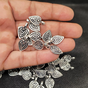 Collar de boda con colgante de latón, dijes tribales, cadena de eslabones y piedra de labradorita, chapado en plata - Product Image 1