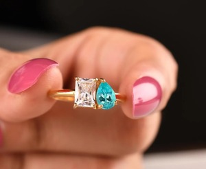 Anillo Toi et Moi de Moissanita y Turmalina Paraíba, Plata de Ley 925 Chapada en Oro, Anillo de Compromiso de Dos Piedras, Regalo para Ella - Product Image 4