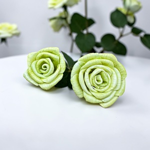 ดอกไม้โซล่าวูด VADEE SOLA WOOD FLOWER ทำมือ งานฝีมือแบบยั่งยืน ดอกกุหลาบสีเขียวอ่อน ขนาด 8.5 ซม. ทำจากเส้นใยพืชเซสบานีอา - Product Image 1