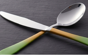 Ensemble de couverts modernes en acier inoxydable avec manche en plastique vert, passe au lave-vaisselle, 5 pièces, pour la salle à manger - Product Image 3