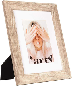 Marcos de Fotos Anchos de 8x10 para Exhibir Fotos de 5x7 con Paspartú, Vidrio HD en el Interior, Marco de Fotos Rústico de Madera Marrón Claro para Mesa - Product Image 1