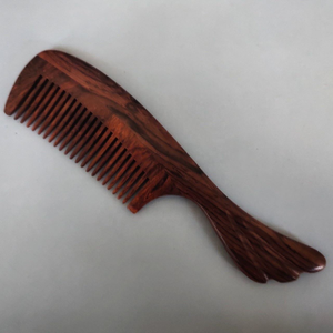 Peigne en bois naturel de haute qualité pour masser les cheveux et les coiffer, fabriqué à partir d'artisanat naturel vietnamien - Product Image 2