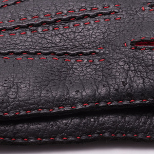 Gants d'hiver noirs en cuir véritable pour femmes, texture granulée, gants d'hiver à doigts entiers avec doublure en tricot et coutures rouges et bouton-pression - Product Image 5