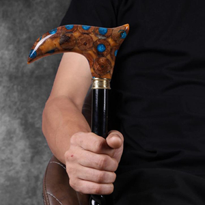 Canne de marche de luxe en noyer avec finition lisse, bâton de marche en bois fait main pour hommes, hauteur réglable - Product Image 1