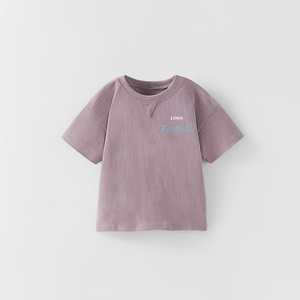 เฟรนด์สทริปเสื้อยืดคอกลมแขนสั้นพิมพ์ลายสำหรับเด็กผู้ชาย - Product Image 2