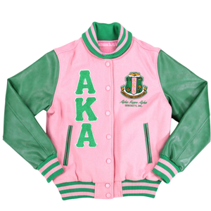 Chaqueta Varsity Rosa y Verde AKA, Cuerpo de Lana, Mangas de Cuero, Letras Bordadas en Chenille, Cierre de Botones a Presión, Ropa Exterior para Mujer - Product Image 1