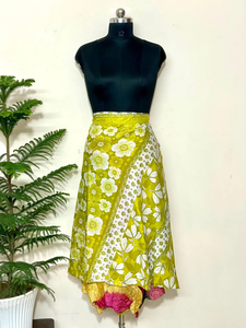 Falda de Sari de Seda Reversible Hecha a Mano, Vestido Halter de Doble Capa con Diseño Cruzado hasta el Suelo, Vestido Tubo Floral de Seda Reciclada con Cinturón - Product Image 3