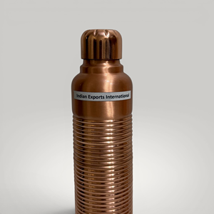 Botella de cobre con diseño acanalado Ayur para el hogar y la oficina, con un agarre cómodo. Adecuada para el uso diario en casa, oficina, gimnasio. - Product Image 5