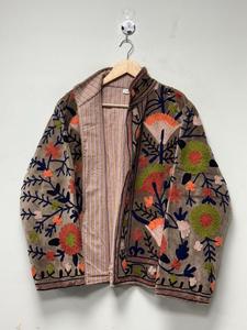 Veste en velours marron faite à la main, brodée au style Suzani, à motif floral, manches longues, col montant, style bohème, vêtement d'extérieur pour femme, printemps - Product Image 2
