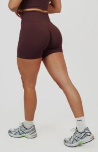 Ensemble personnalisé de soutien-gorge de sport et short moulant pour femme, idéal pour la gym, l'entraînement, le yoga et le fitness – Vêtements de sport sur mesure en gros - Product Image 6