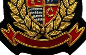 Écusson brodé personnalisé pour blazer, fait main, forme découpée, à coudre, vente en gros - Product Image 3