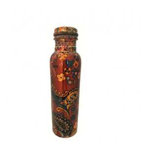 Regalo corporativo de bienestar: Botella de agua metálica con diseño floral bohemio y tapa, portátil para viajes. - Product Image 1