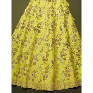 Lehenga choli ชุดผ้าไหมปักเลื่อมสีเขียวนีออนที่น่าสนใจ - Product Image 1