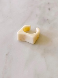Anillo de Cóctel Acrílico Geométrico Moderno Unisex para Uso Diario - Product Image 2